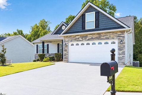 436 Shoreline Boulevard active home in Glen Lake, Boiling Springs, SC