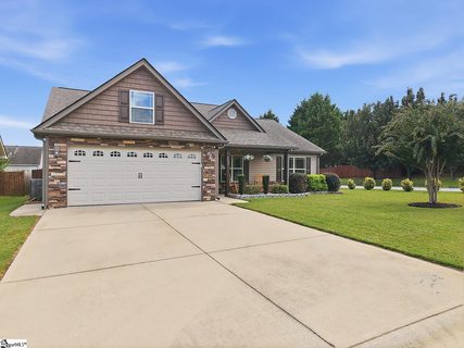 502 E Heatherstone Lane pending home in Four Seasons, Roebuck, SC