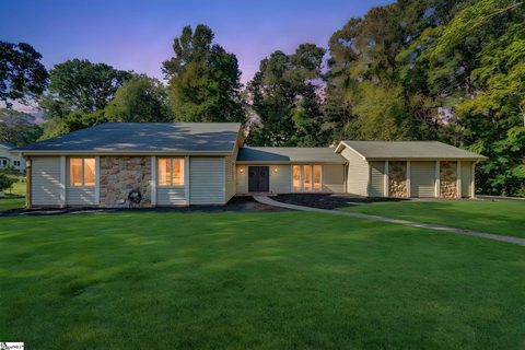 104 W Croydon Court active home in Sedgewood, Easley, SC