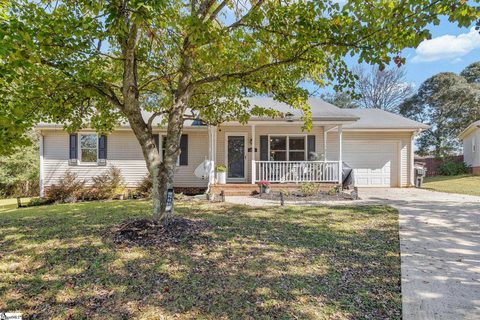 215 Yamasee Court active home in River Plantation, Lyman, SC