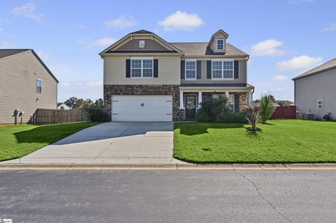 611 Willow Bank Landing active home in Bridle Path, Moore, SC