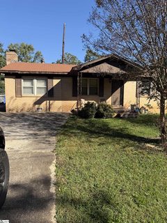 202 Bluff Drive pending home in Kennedy Park, Greenville, SC