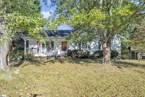 405 Oakcreek Drive active home in Oak Creek, Easley, SC