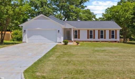 401 Belcross Drive active home in Chatham Woods, Simpsonville, SC