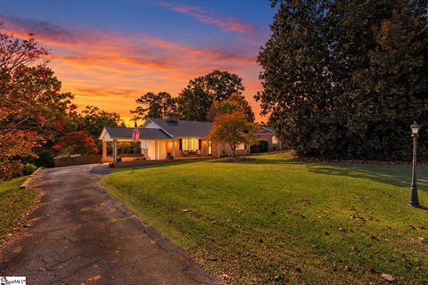 120 Cart Drive active home in Hillbrook Forest, Spartanburg, SC