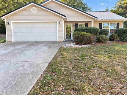 115 Bridgeview Drive active home in Blumefield Estates, Anderson, SC