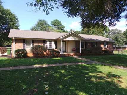2 Green Acres Dr