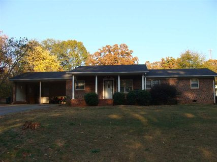 211 Edgewood Dr.
