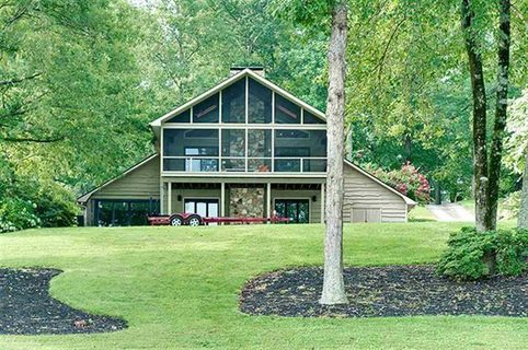 124 Lake Bowen Drive