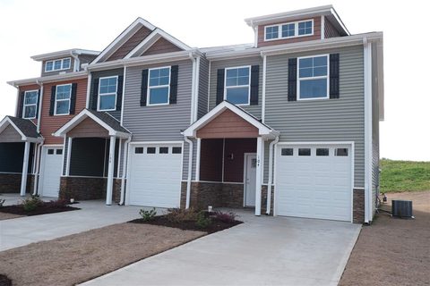 104 Valley Creek Drive sold townhome in Townes at Valley Creek, Boiling Springs, SC
