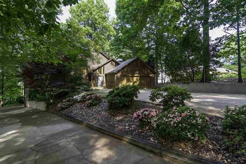 144 Lake Bowen Dr