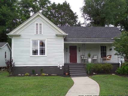 211 Douglas