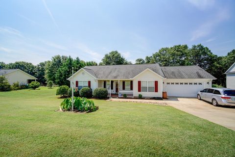 130 Middlebrooke Ln sold home in Blackberry Farms, Wellford, SC