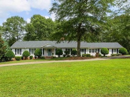 126 Commodore Drive