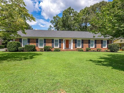 703 Meadowbrook Dr