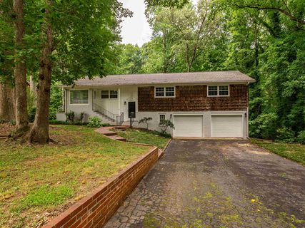 218 Lakewood Drive