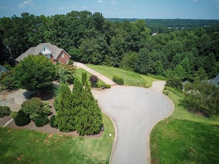 220 E Caledonia Court