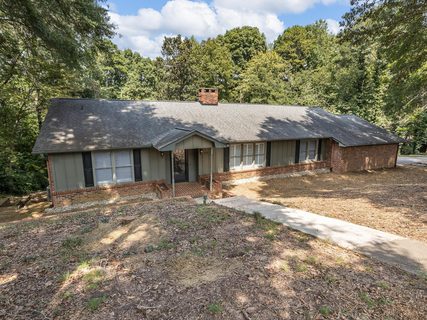 290 Hollis Dr