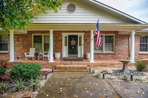 110 Lakeland Ave