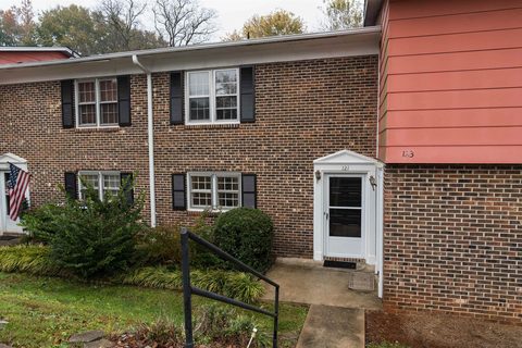 121 Fernridge Dr