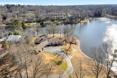 124 Dolphin Drive