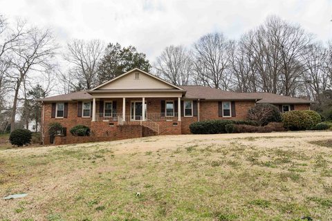 810 Laurel Bluff