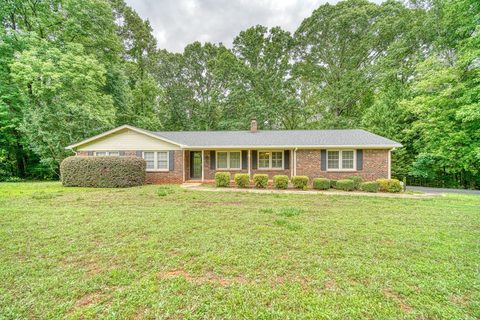 123 Pinewood Drive