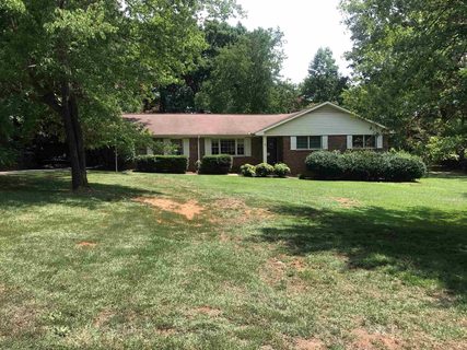221 Saratoga Ave