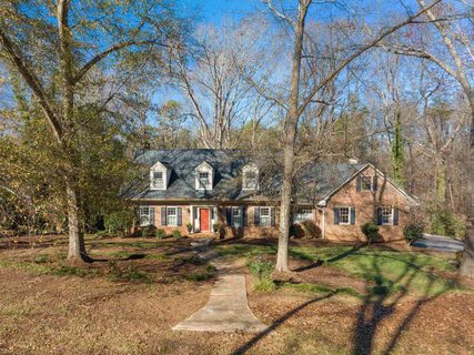 286 Hollis Dr