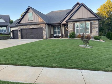 324 Holly Oaks Lane sold home in The Oaks at Woodfin, Inman, SC