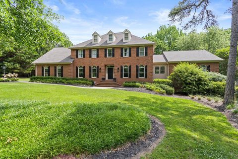 207 Muirfield Drive