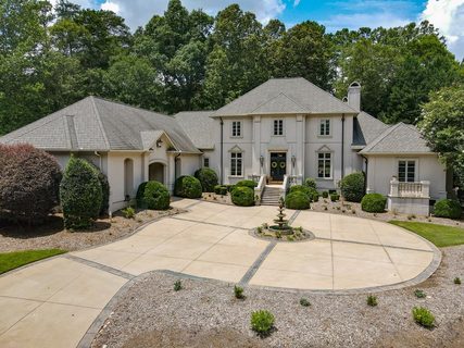 102 Turnberry Drive