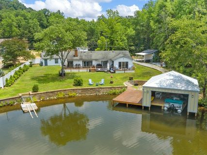 1326 E Lakeshore Drive