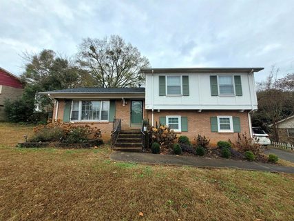 215 Saint Matthews Ln