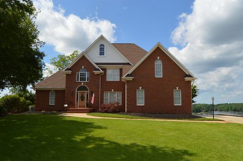 216 E Caledonia Court