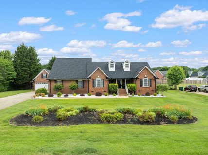 444 Hunting Crest Court sold home in Carlisle Place, Boiling Springs, SC