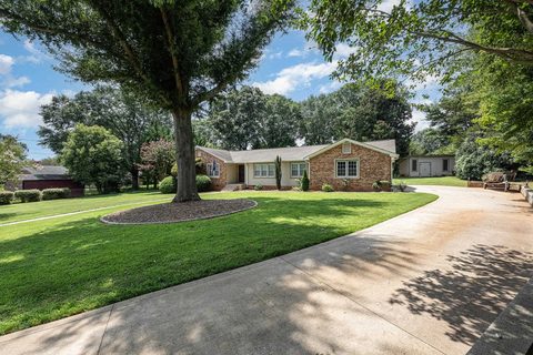 7 Gail Ct Court