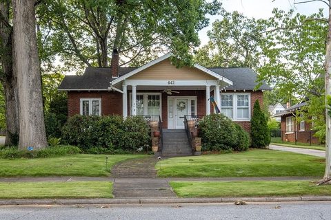 642 Woodland Street