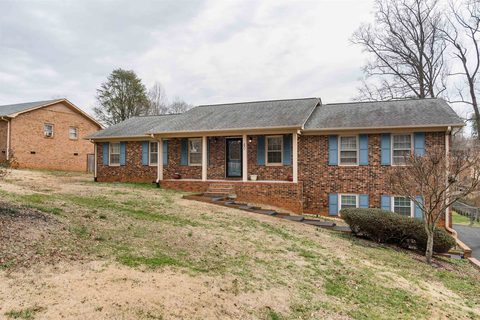 40 Green Acres Drive sold home in Green Acres, Boiling Springs, SC