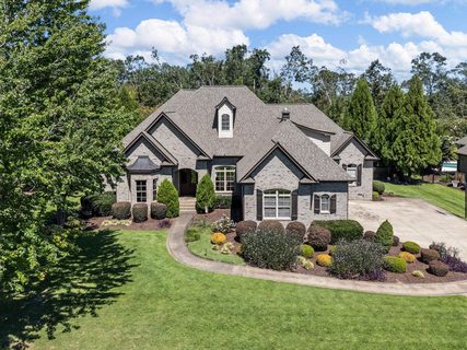 215 New Castle Drive sold home in Beacon Hill, Duncan, SC