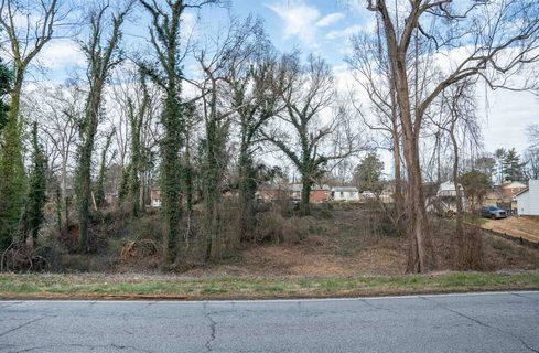 000 S Church Street Extension active home in Sherwood Acres, Spartanburg, SC