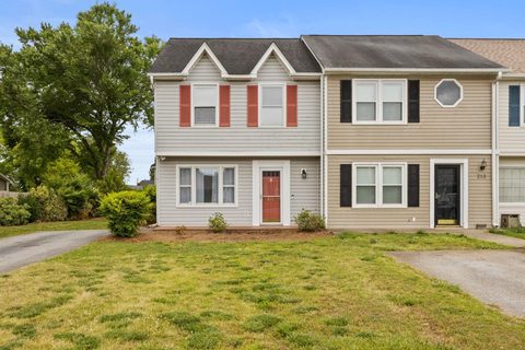 211 Old Towne Road active townhome in Royal Oak Townhouse, Spartanburg, SC
