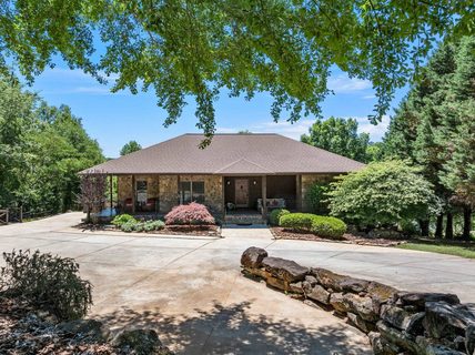 181 Lakeshore Drive active home in Lake Shore, Chesnee, SC