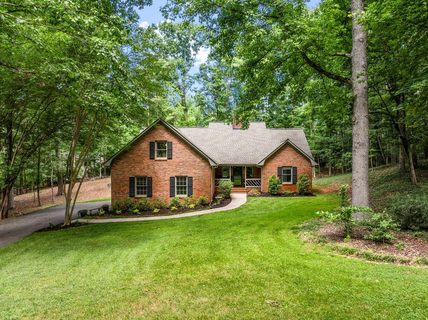 14 Mockingbird Ct active home in Lakeforest Hills, Spartanburg, SC