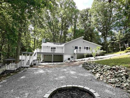Homes in Lake Bowen, Inman