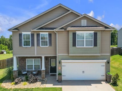 530 Falls Cottage Run active home in Clairmont Estates, Boiling Springs, SC