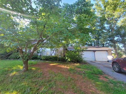 334 Seven Oaks Lane active home in Camelot, Spartanburg, SC