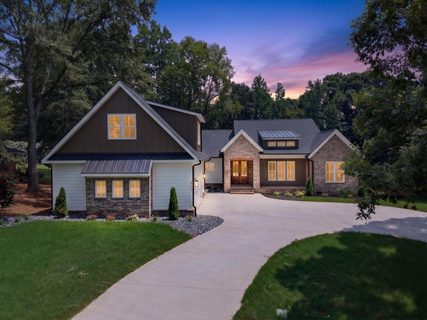 321 Dunbarton Court active home in Calhoun Lakes, Spartanburg, SC