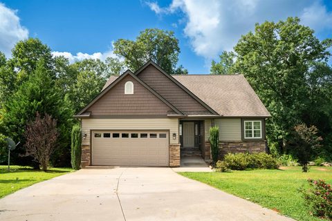 121 Albus Dr. active home in Shady Grove Hills, Wellford, SC
