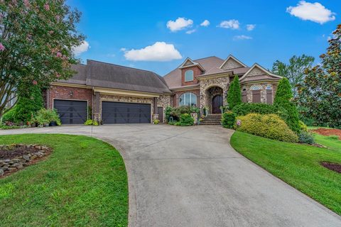 819 E Heathland active home in Woodfin Ridge, Inman, SC